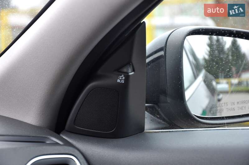 Седан Volvo S60 2016 в Львові