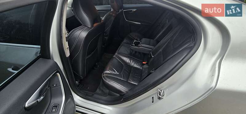 Седан Volvo S60 2013 в Харькове