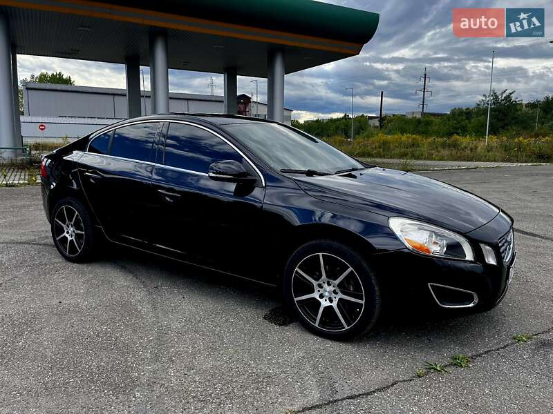 Седан Volvo S60 2012 в Ивано-Франковске