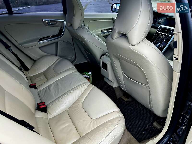 Седан Volvo S60 2012 в Ивано-Франковске