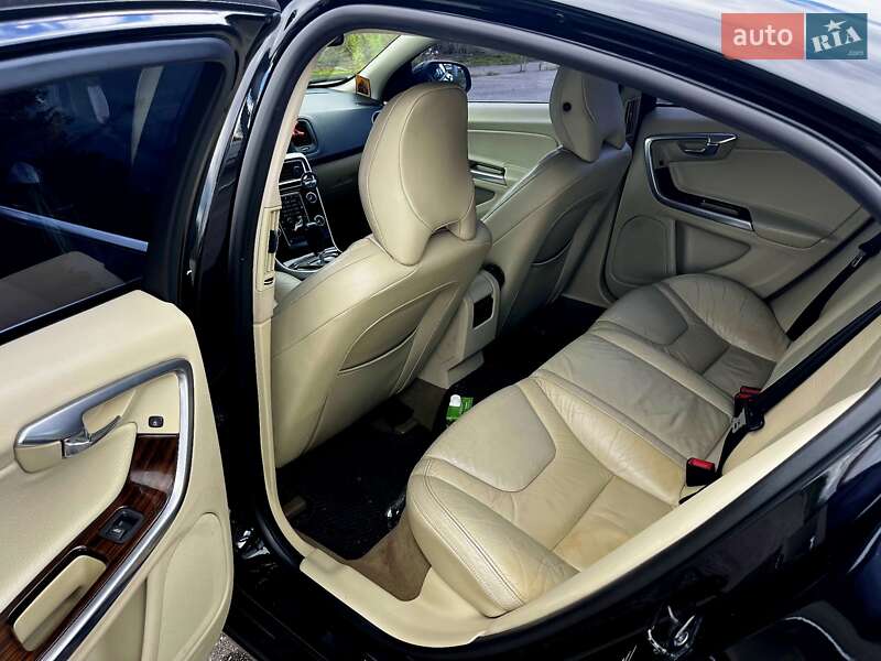 Седан Volvo S60 2012 в Ивано-Франковске