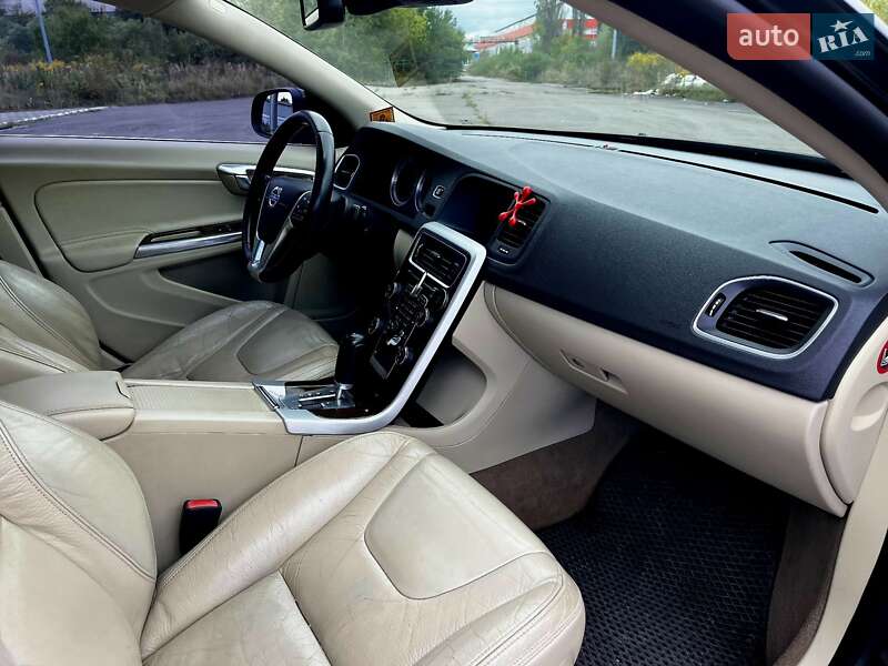 Седан Volvo S60 2012 в Ивано-Франковске