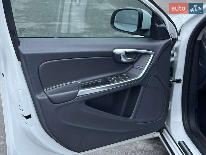 Седан Volvo S60 2017 в Львове