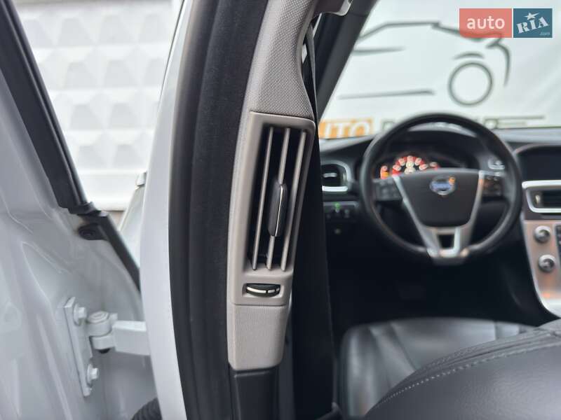 Седан Volvo S60 2016 в Киеве фото 33 Седан Volvo S60 2016 в Киеве