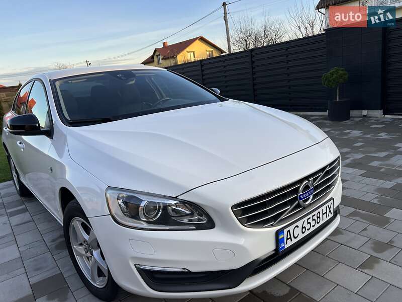 Седан Volvo S60 2015 в Луцке