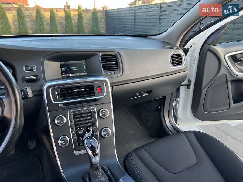 Седан Volvo S60 2015 в Луцке