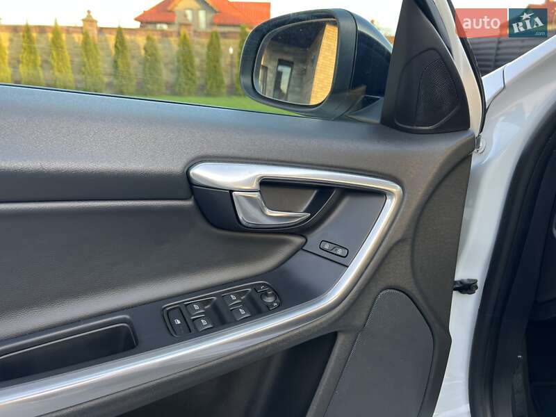 Седан Volvo S60 2015 в Луцке