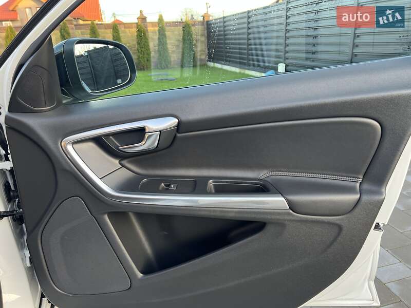 Седан Volvo S60 2015 в Луцке