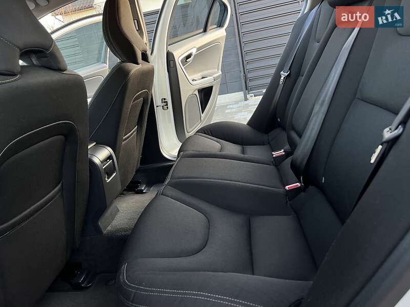 Седан Volvo S60 2015 в Луцке