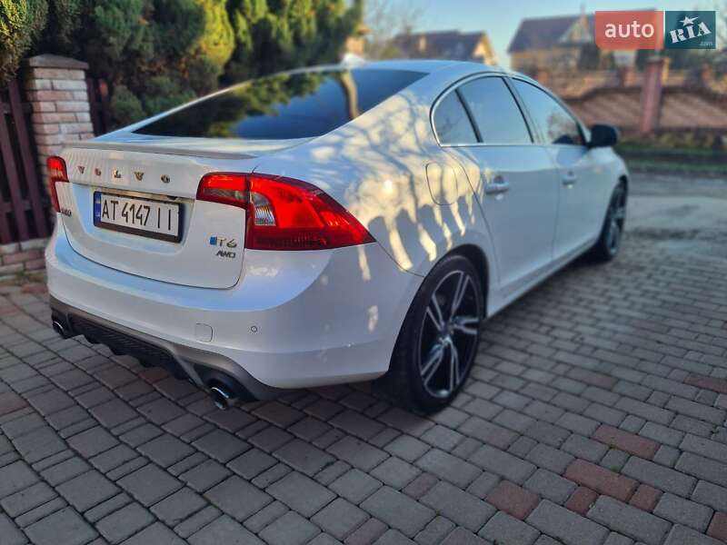 Седан Volvo S60 2015 в Ивано-Франковске