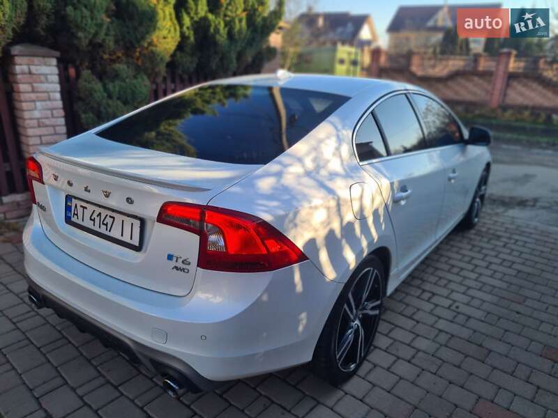 Седан Volvo S60 2015 в Ивано-Франковске