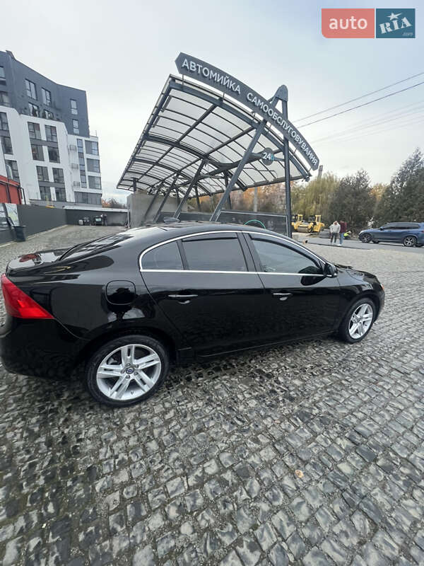 Седан Volvo S60 2014 в Львове