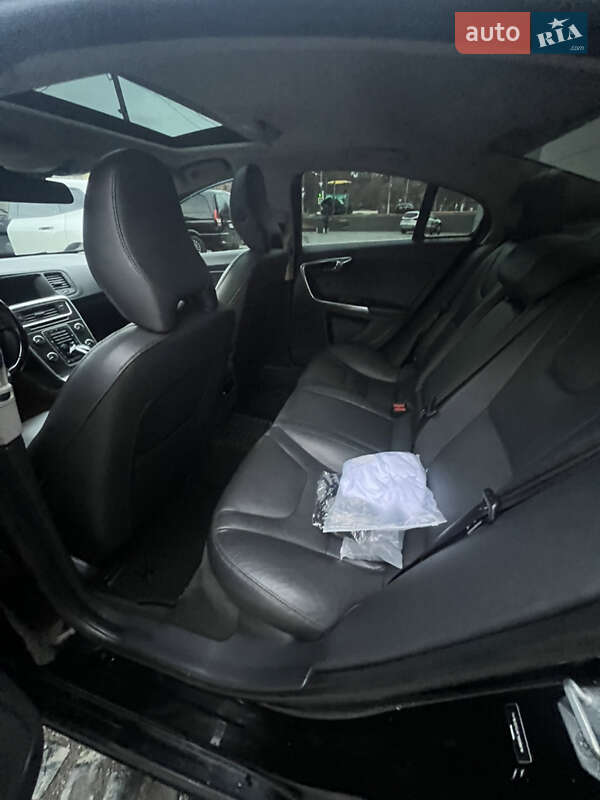 Седан Volvo S60 2014 в Львове