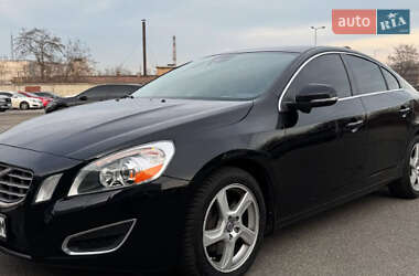 Седан Volvo S60 2012 в Львове