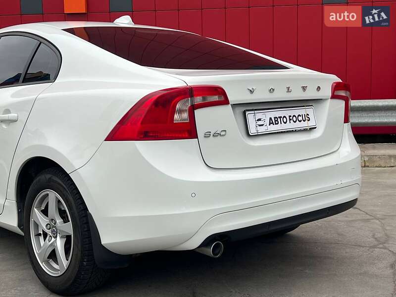 Седан Volvo S60 2015 в Киеве