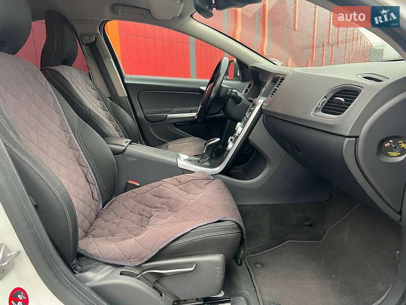 Седан Volvo S60 2015 в Киеве