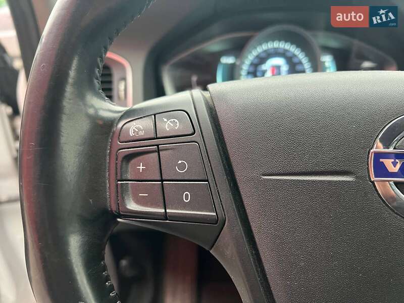 Седан Volvo S60 2015 в Киеве