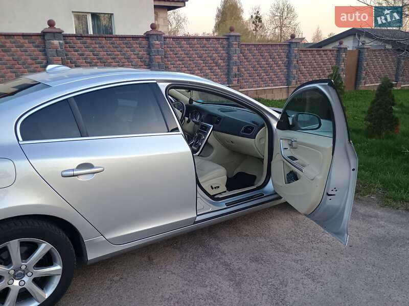 Седан Volvo S60 2015 в Костополе