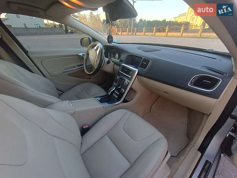 Седан Volvo S60 2015 в Костополе