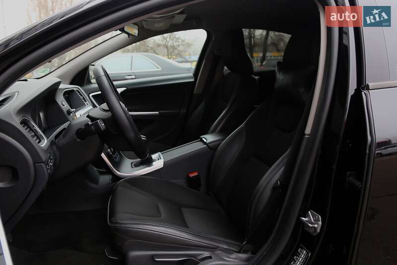 Седан Volvo S60 2017 в Киеве