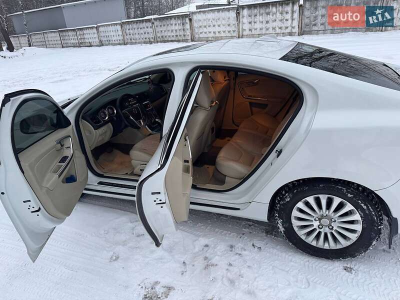 Седан Volvo S60 2013 в Новояворовске