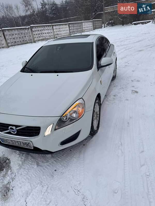 Седан Volvo S60 2013 в Новояворовске