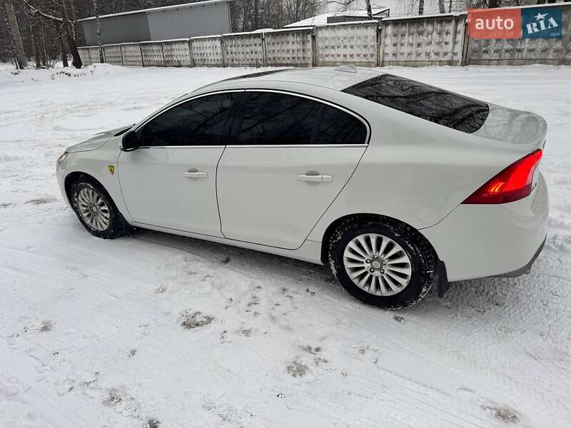 Седан Volvo S60 2013 в Новояворовске