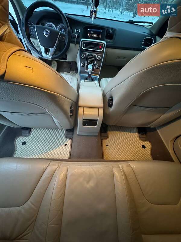 Седан Volvo S60 2013 в Новояворовске