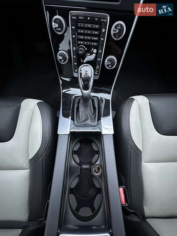 Седан Volvo S60 2015 в Белогородке