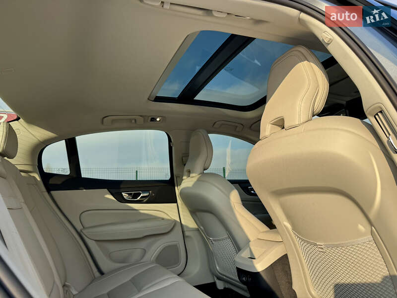 Седан Volvo S60 2019 в Киеве