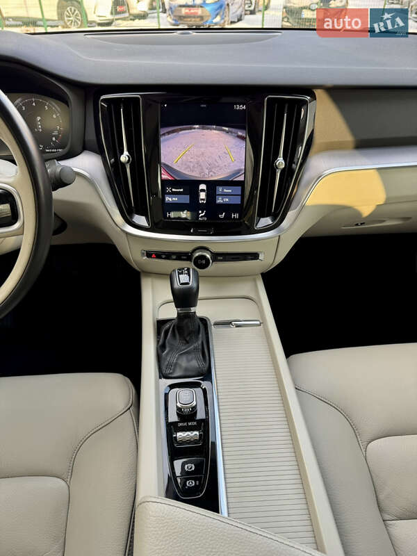 Седан Volvo S60 2019 в Киеве