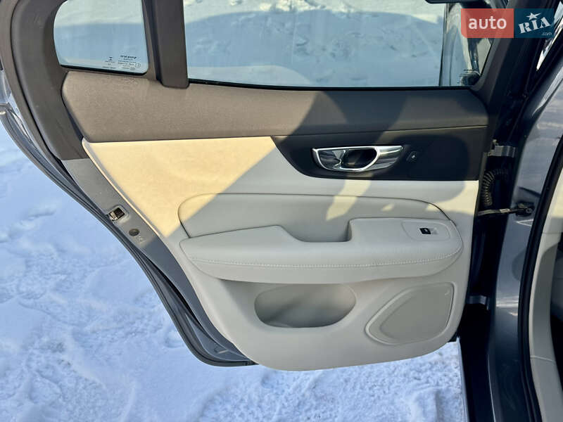 Седан Volvo S60 2019 в Киеве