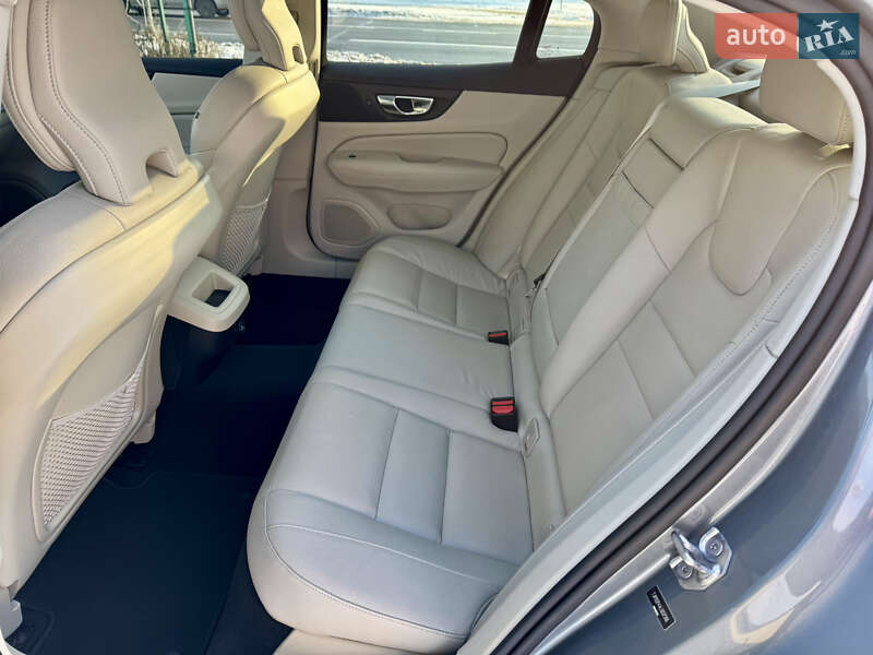 Седан Volvo S60 2019 в Киеве