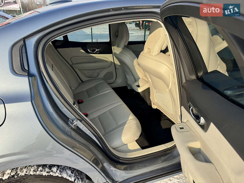Седан Volvo S60 2019 в Киеве