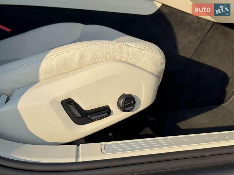 Седан Volvo S60 2019 в Киеве