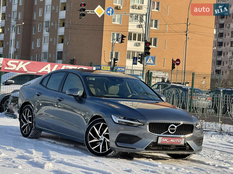 Седан Volvo S60 2019 в Киеве