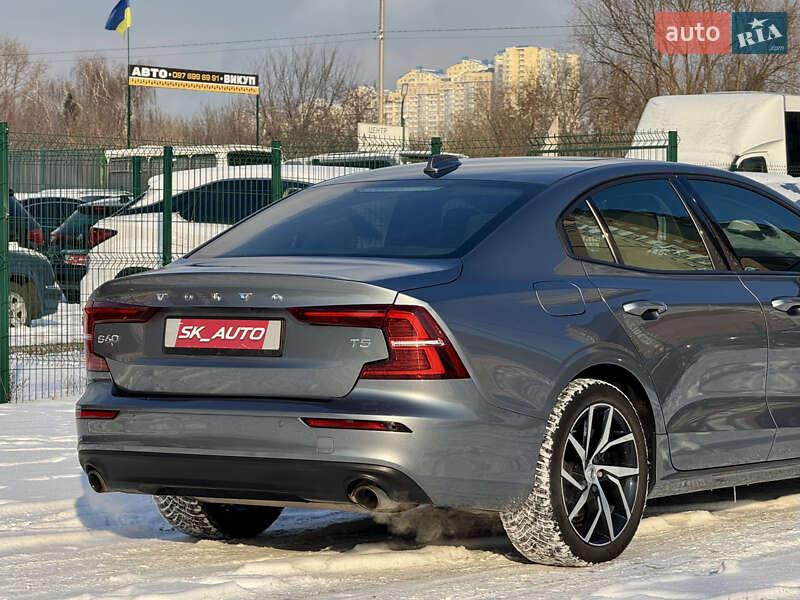 Седан Volvo S60 2019 в Киеве