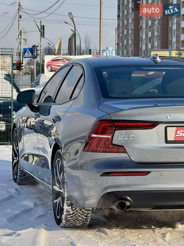 Седан Volvo S60 2019 в Киеве