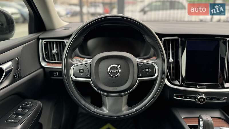 Седан Volvo S60 2021 в Киеве