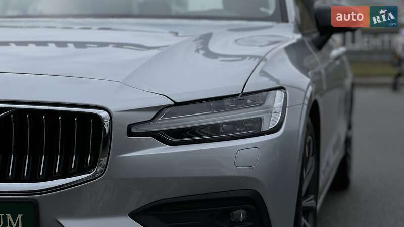 Седан Volvo S60 2021 в Киеве
