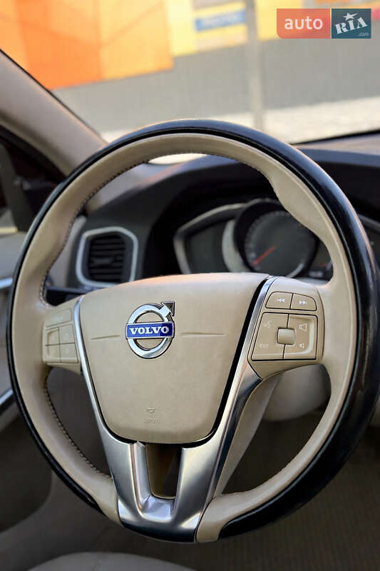 Седан Volvo S60 2015 в Ровно фото 16 Седан Volvo S60 2015 в Ровно