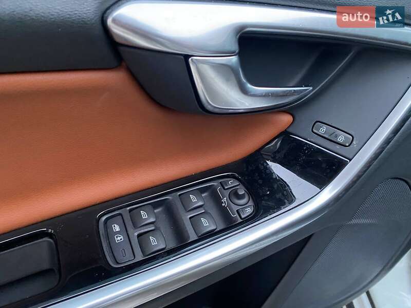 Седан Volvo S60 2018 в Львове