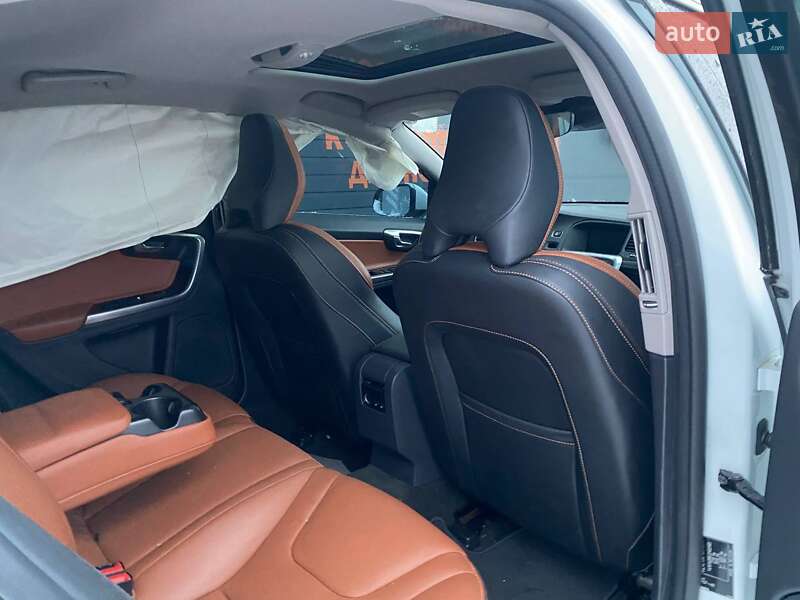 Седан Volvo S60 2018 в Львове