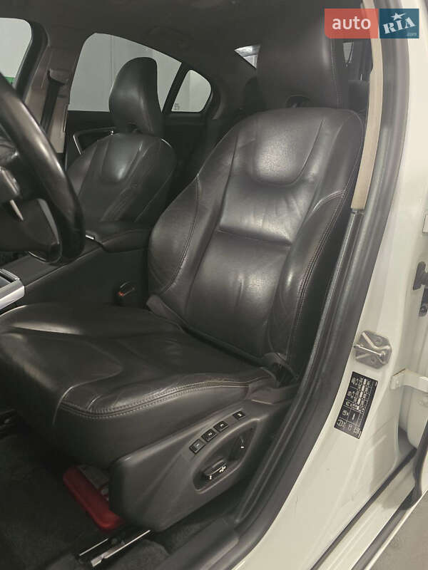 Седан Volvo S60 2015 в Житомире