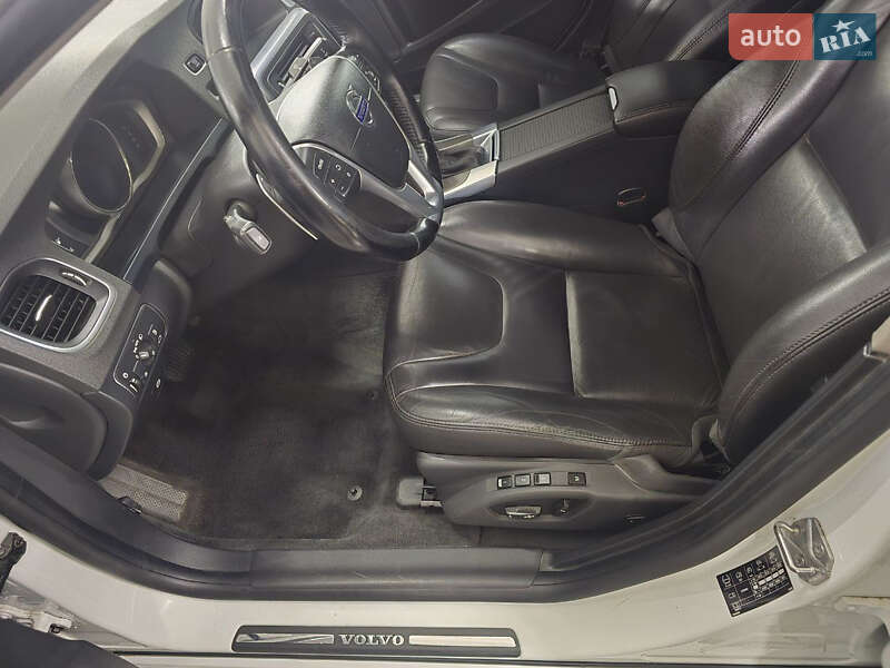 Седан Volvo S60 2015 в Житомире