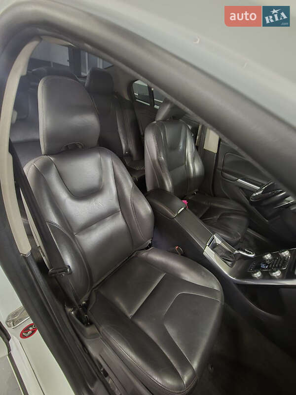 Седан Volvo S60 2015 в Житомире