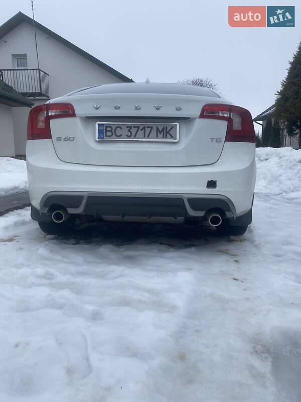 Седан Volvo S60 2013 в Новояворовске