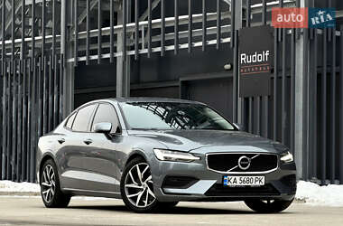 Седан Volvo S60 2019 в Киеве