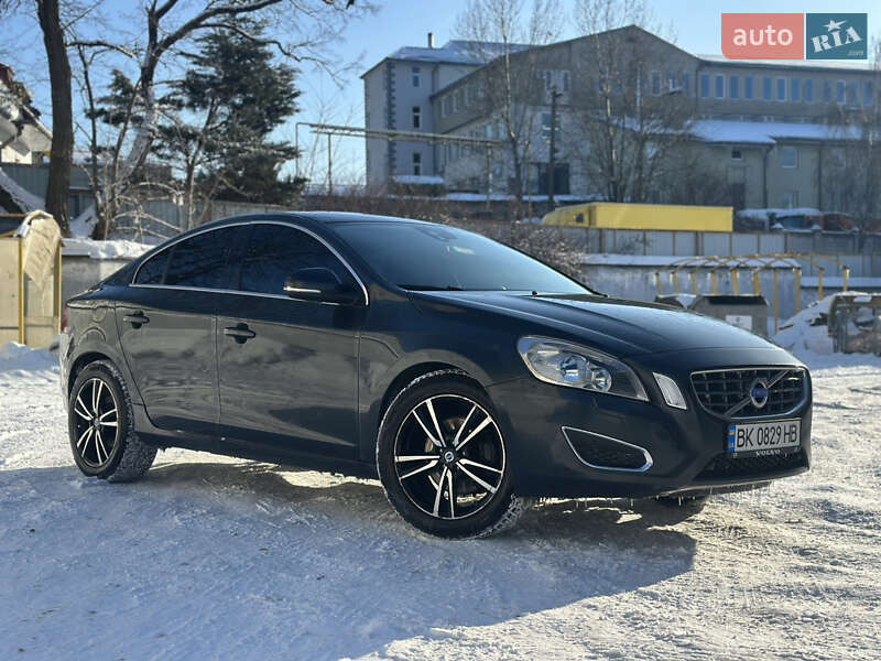 Седан Volvo S60 2011 в Львове