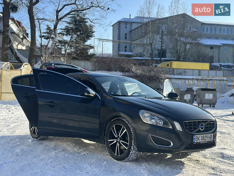Седан Volvo S60 2011 в Львове